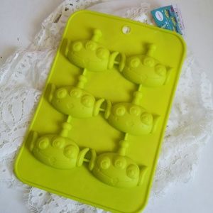 New Daiso Toy Story Alien Silicone Petite Cake/Chocolate / Ice Mold